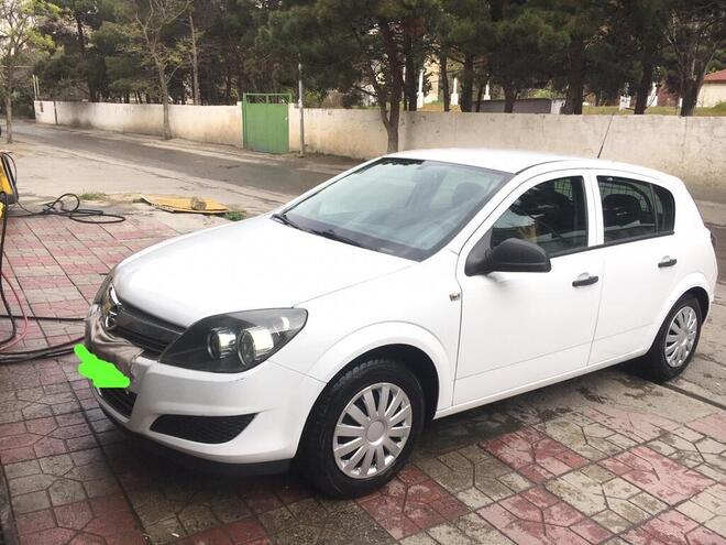 Opel Astra 2010, 148,000 km - 1.4 л - Bakı