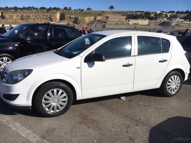 Opel Astra 2010, 148,000 km - 1.4 л - Bakı