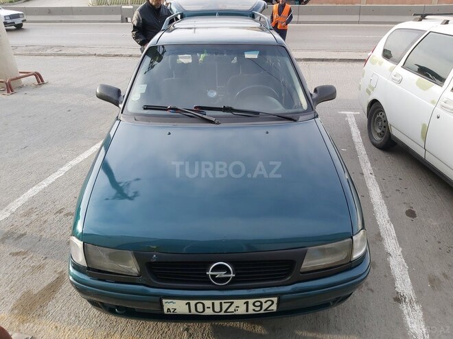 Opel Astra 1995, 250,000 km - 1.6 l - Bakı