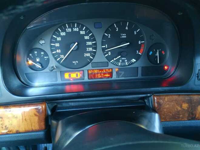 BMW 523 1997, 324,000 km - 2.5 l - Qazax