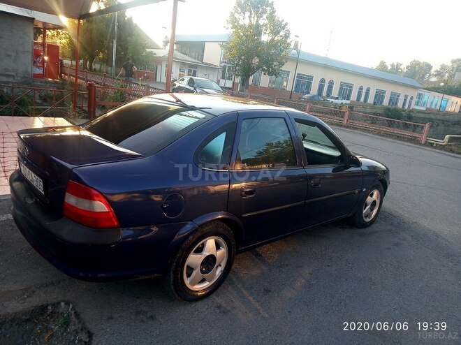 Opel Vectra 1995, 255,000 km - 1.8 l - Şəki