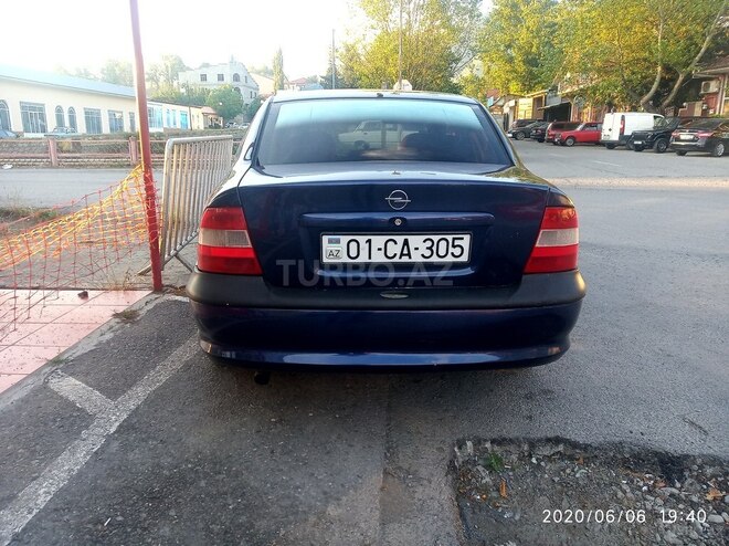 Opel Vectra 1995, 255,000 km - 1.8 l - Şəki