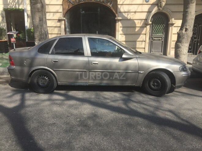 Opel Vectra 1997, 325,000 km - 1.6 l - Qax