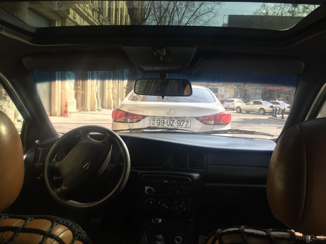 Opel Vectra 1997, 325,000 km - 1.6 l - Qax