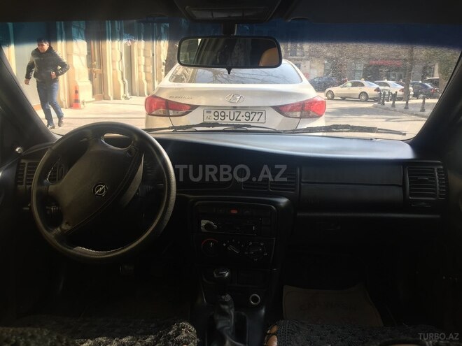 Opel Vectra 1997, 325,000 km - 1.6 l - Qax