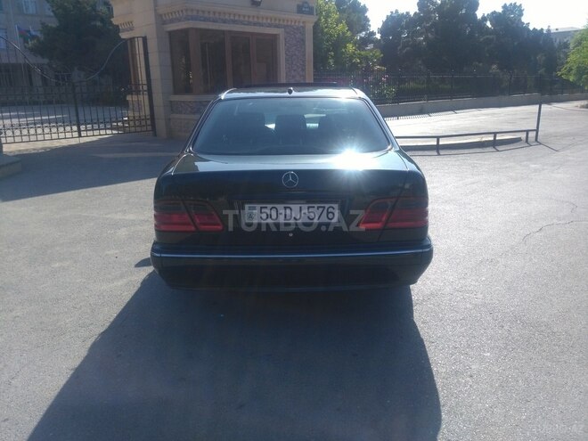 Mercedes E 220 2001, 320,000 km - 2.2 l - Sumqayıt