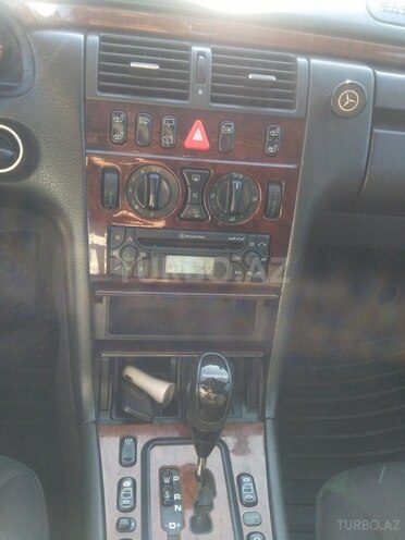 Mercedes E 220 2001, 320,000 km - 2.2 l - Sumqayıt