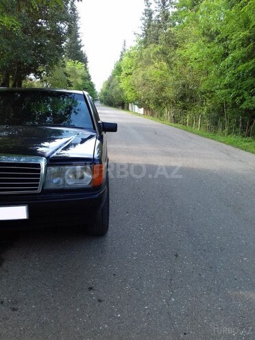 Mercedes 200 1991, 402,000 km - 2.0 l - Astara