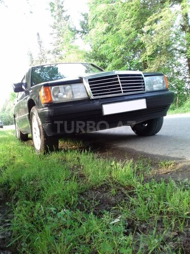 Mercedes 200 1991, 402,000 km - 2.0 l - Astara