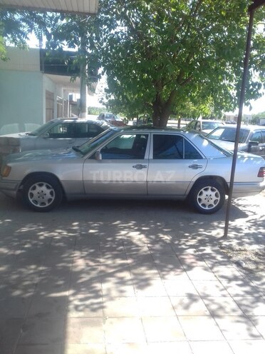 Mercedes E 250 1993, 400,000 km - 0.3 l - İmişli