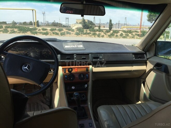 Mercedes E 200 1987, 261,230 km - 2.0 l - Bakı