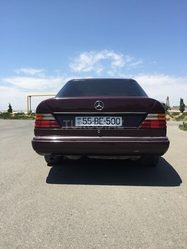 Mercedes E 200 1987, 261,230 km - 2.0 l - Bakı