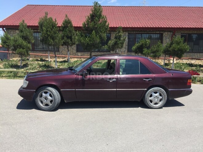 Mercedes E 200 1987, 261,230 km - 2.0 l - Bakı