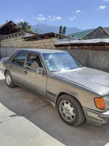 Mercedes E 230 1989, 451,379 km - 2.3 l - Şəki