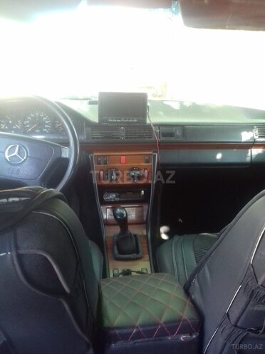 Mercedes E 250 1993, 400,000 km - 0.3 l - İmişli