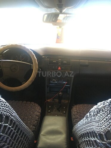 Mercedes E 230 1996, 178,000 km - 2.3 л - Tovuz