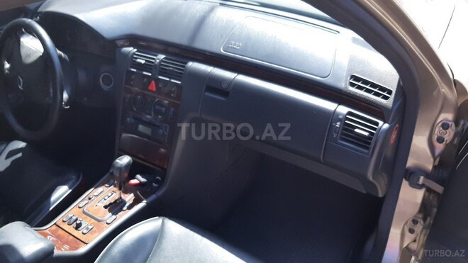 Mercedes E 240 2001, 270,000 km - 2.4 l - Bakı
