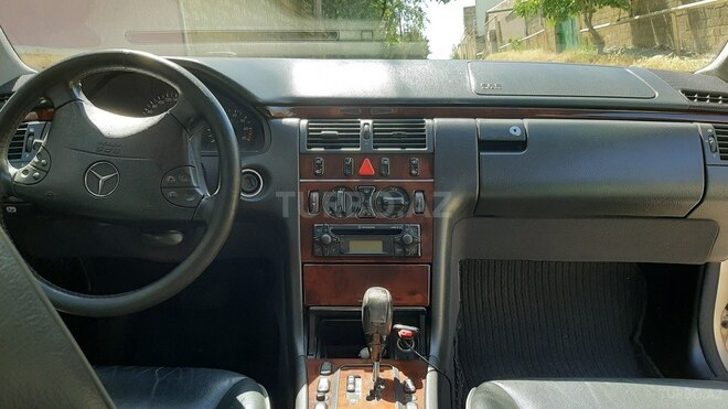 Mercedes E 240 2001, 270,000 km - 2.4 l - Bakı