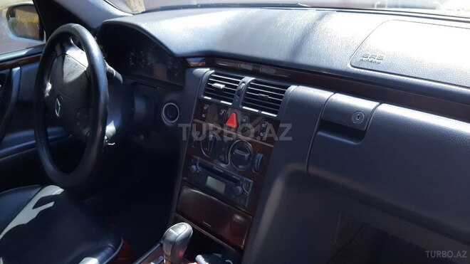 Mercedes E 240 2001, 270,000 km - 2.4 l - Bakı