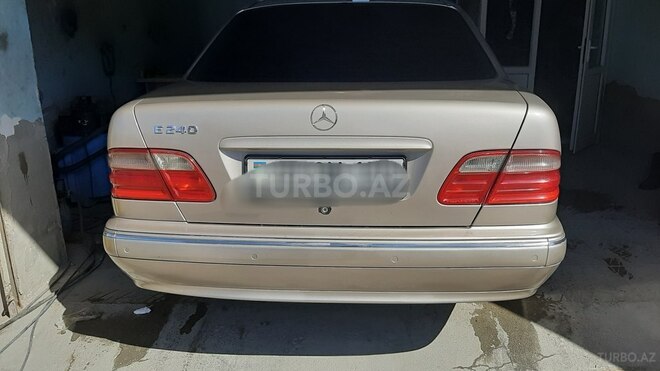 Mercedes E 240 2001, 270,000 km - 2.4 l - Bakı