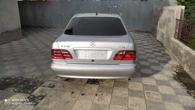 Mercedes E 220 2000, 360,000 km - 0.2 l - Masallı