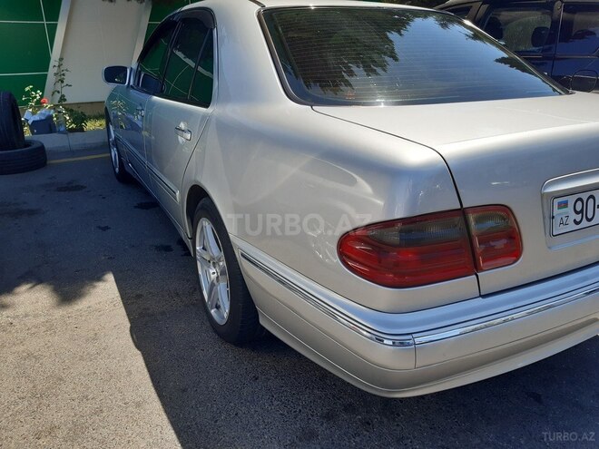 Mercedes E 220 2000, 313,421 km - 2.2 l - Bakı