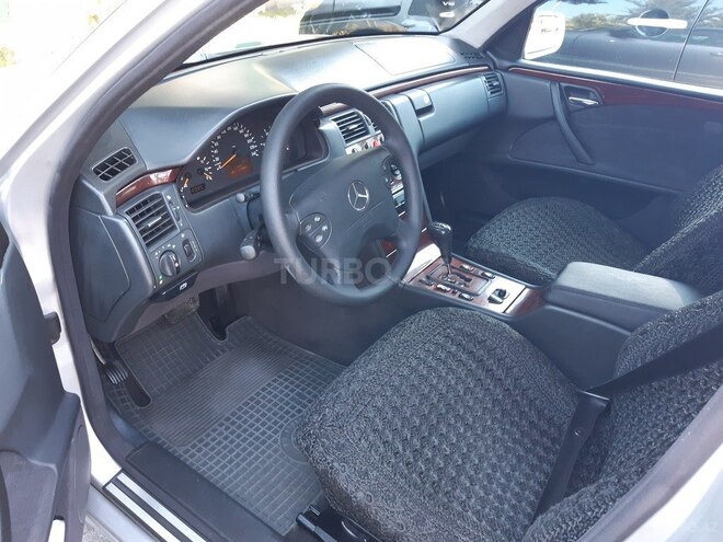 Mercedes E 220 2000, 313,421 km - 2.2 l - Bakı