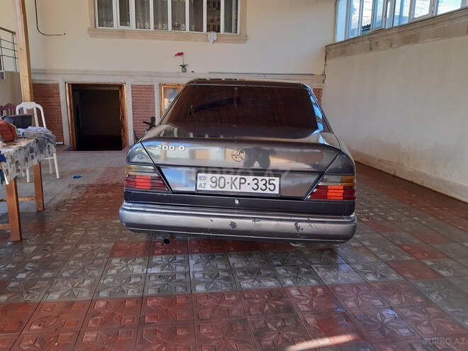 Mercedes E 200 1992, 350,000 km - 2.0 l - Tovuz