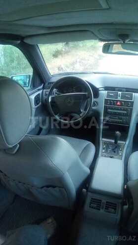 Mercedes E 240 1998, 233,642 km - 2.4 l - Bakı
