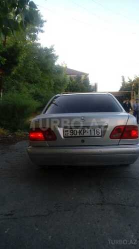Mercedes E 240 1998, 233,642 km - 2.4 l - Bakı