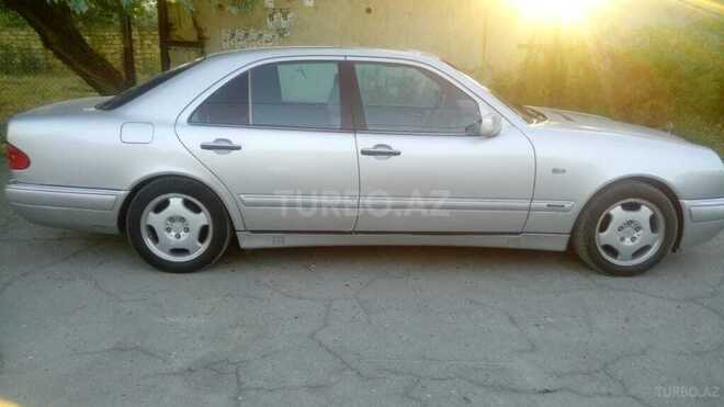 Mercedes E 240 1998, 233,642 km - 2.4 l - Bakı