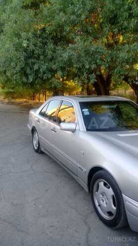 Mercedes E 240 1998, 233,642 km - 2.4 l - Bakı