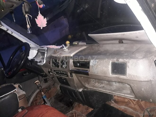 GAZ 32212 1998, 300,000 km - 2.4 l - Quba