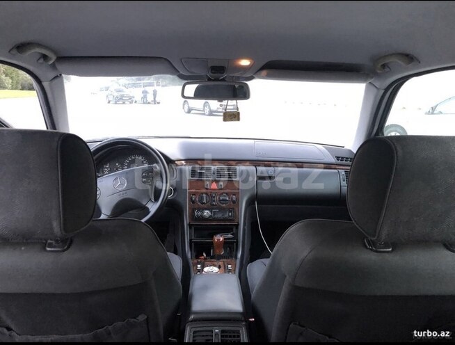 Mercedes E 220 1999, 305,000 km - 2.2 l - Bakı