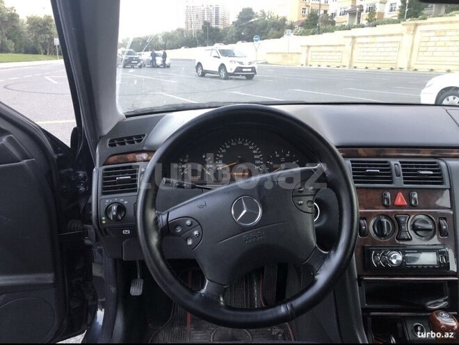 Mercedes E 220 1999, 305,000 km - 2.2 l - Bakı