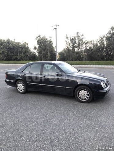 Mercedes E 220 1999, 305,000 km - 2.2 l - Bakı