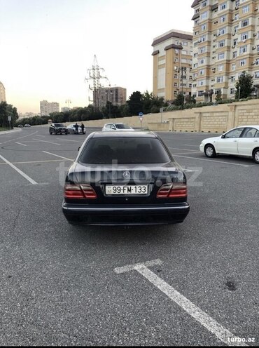Mercedes E 220 1999, 305,000 km - 2.2 l - Bakı