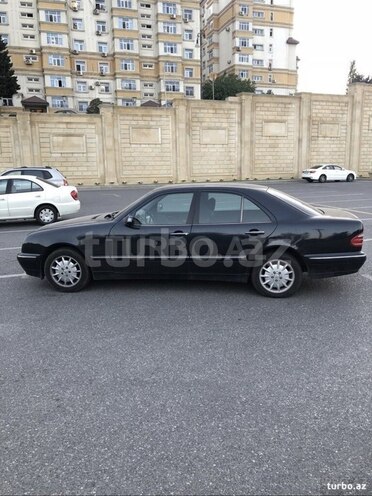 Mercedes E 220 1999, 305,000 km - 2.2 l - Bakı