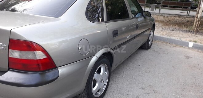 Opel Vectra 1997, 245,000 km - 1.6 l - Bakı