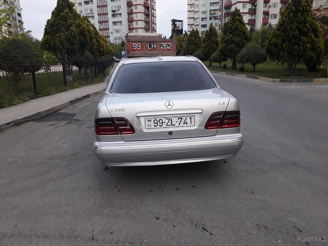 Mercedes E 220 2002, 392,500 km - 2.2 l - Bakı