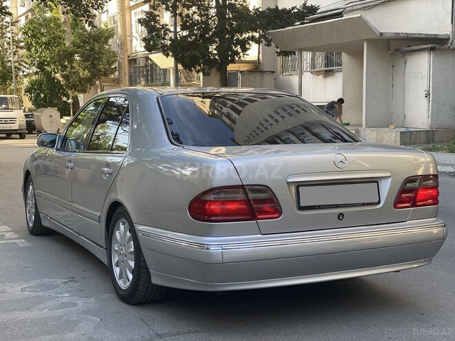 Mercedes E 220 2001, 280,000 km - 2.7 l - Bakı