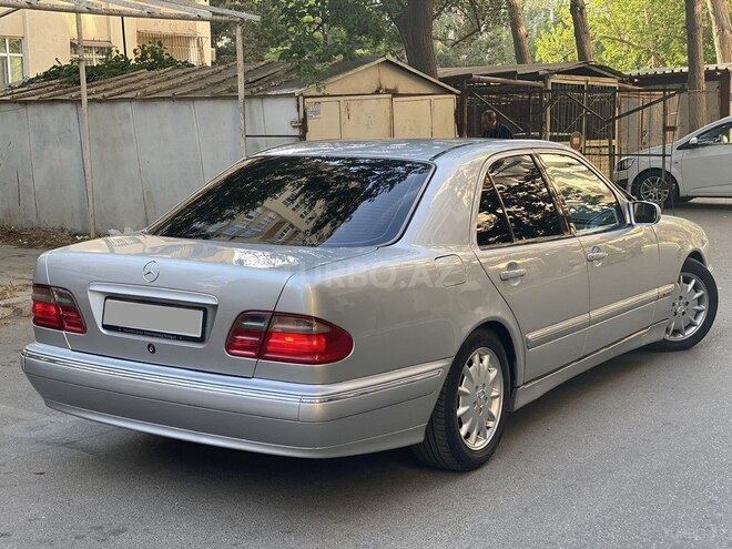 Mercedes E 220 2001, 280,000 km - 2.7 l - Bakı