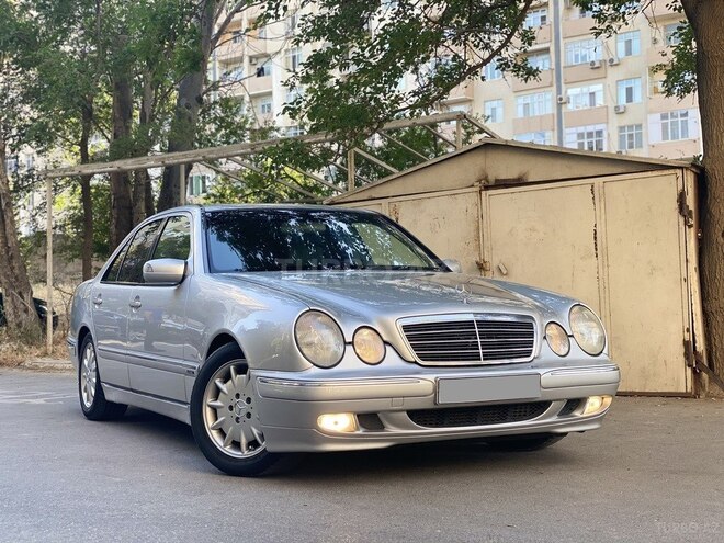 Mercedes E 220 2001, 280,000 km - 2.7 l - Bakı