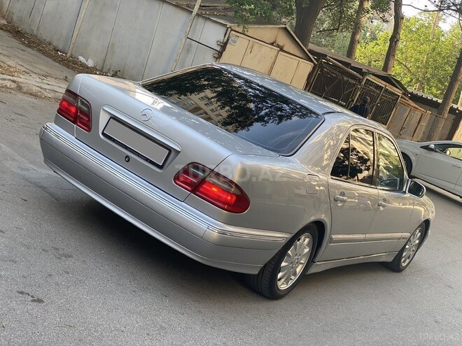 Mercedes E 220 2001, 280,000 km - 2.7 l - Bakı