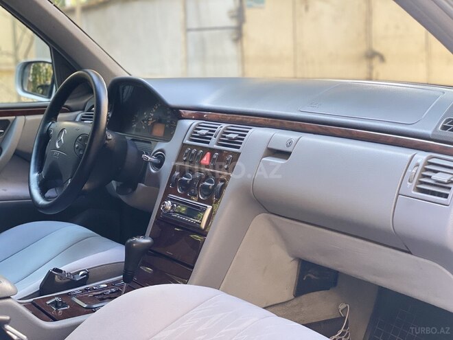 Mercedes E 220 2001, 280,000 km - 2.7 l - Bakı