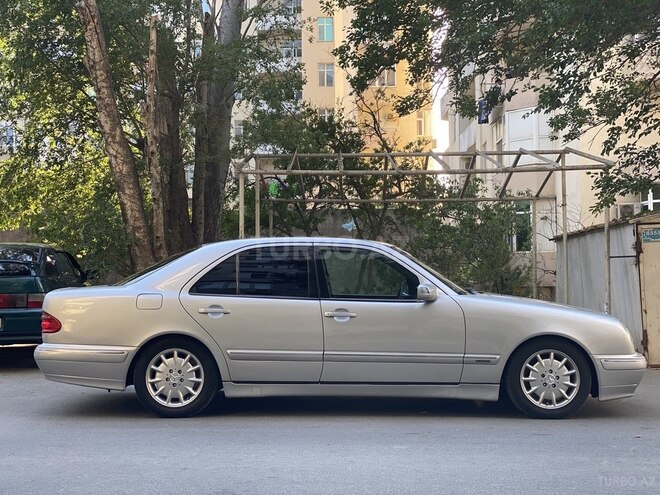 Mercedes E 220 2001, 280,000 km - 2.7 l - Bakı