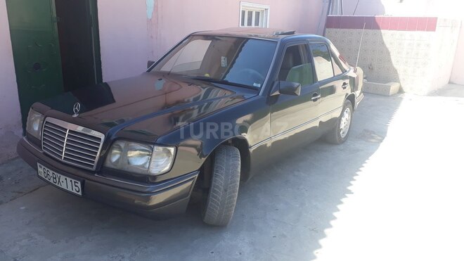 Mercedes E 300 1994, 380,000 km - 3.0 l - Yevlax