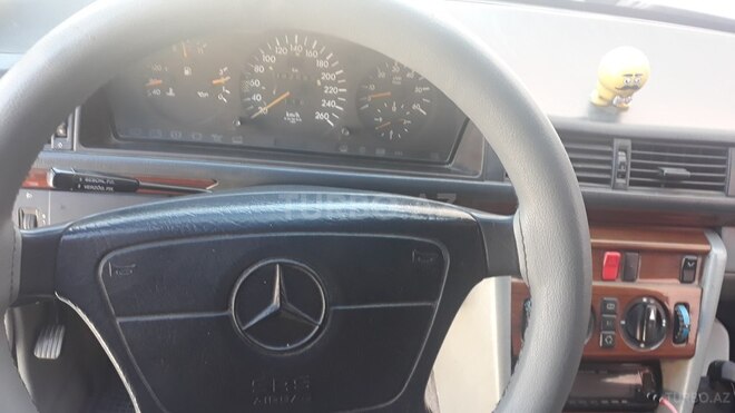 Mercedes E 300 1994, 380,000 km - 3.0 l - Yevlax