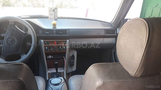 Mercedes E 300 1994, 380,000 km - 3.0 l - Yevlax