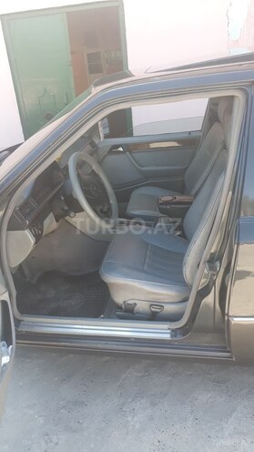 Mercedes E 300 1994, 380,000 km - 3.0 l - Yevlax